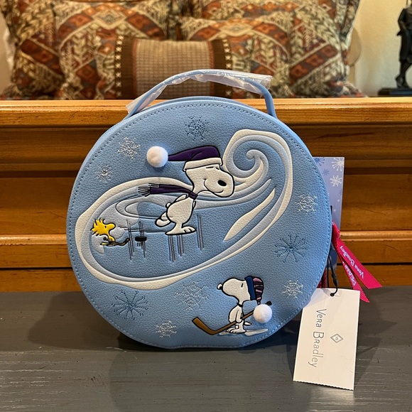 NWT Vera Bradley Peanuts Collection Whimsy Cosmetic Bag in Ski Slope Snoopy - Picture 2 of 14